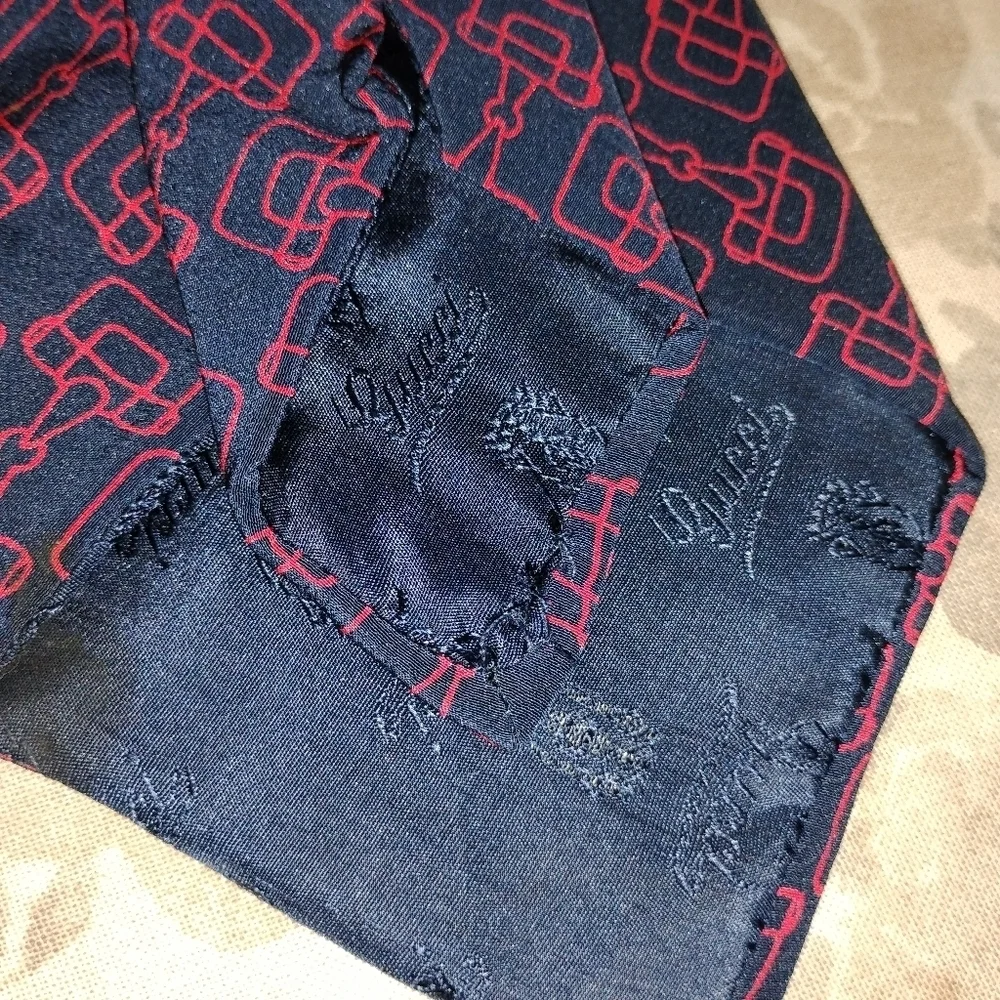 VINTAGE GUCCI NAVY RED SILK TIE